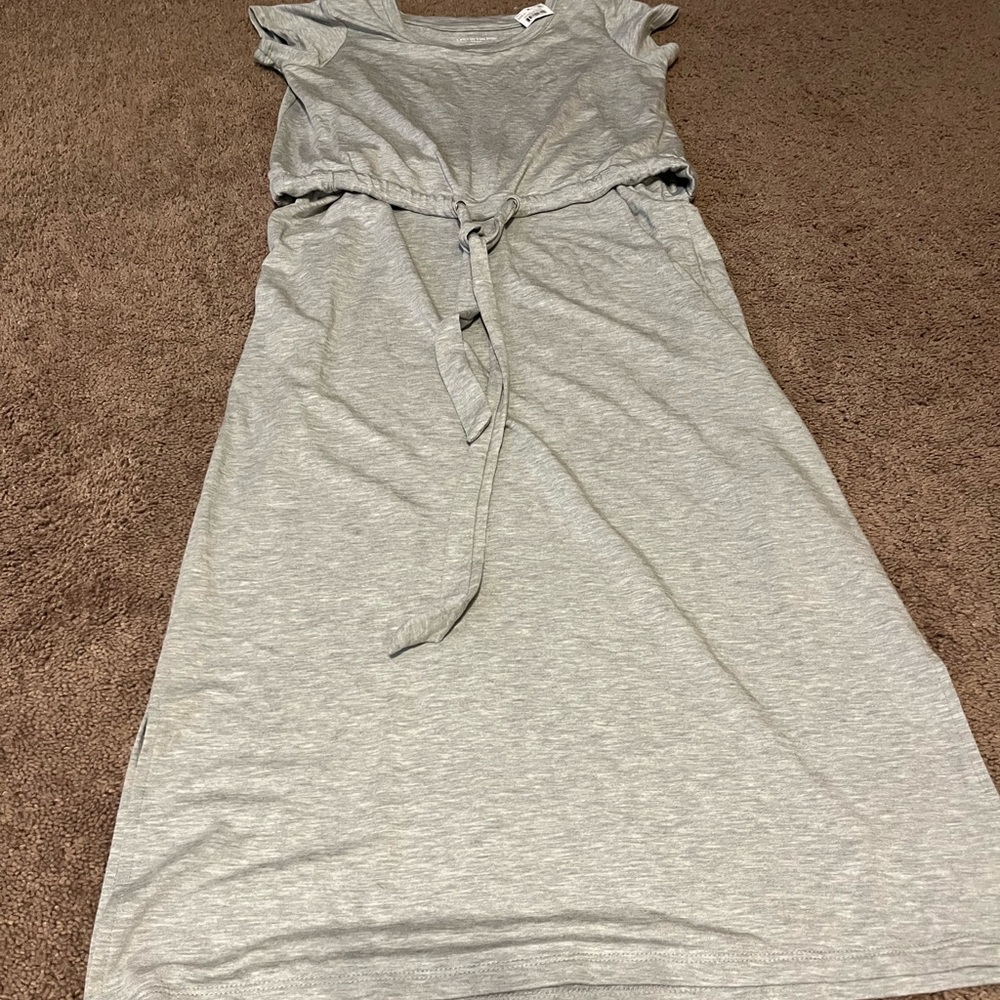 A Pea in the Pod Light Gray nursing dress size small